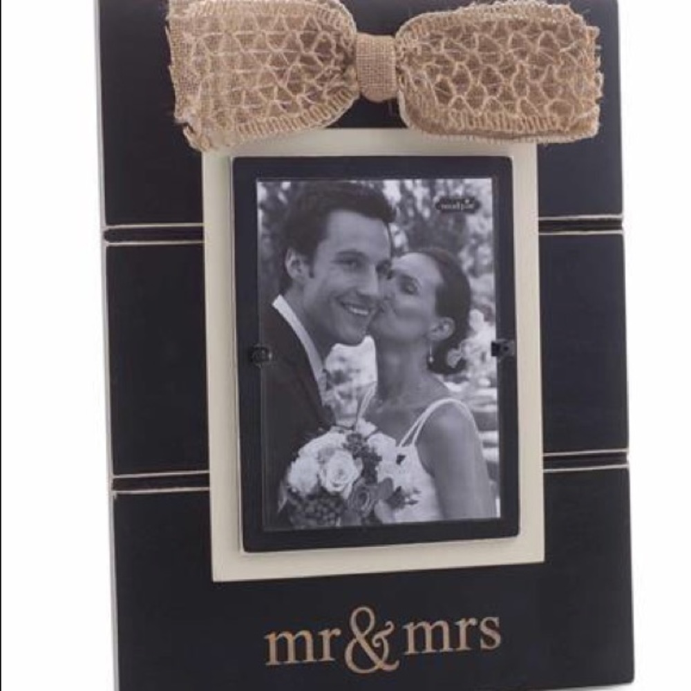 MR & MRS FRAME